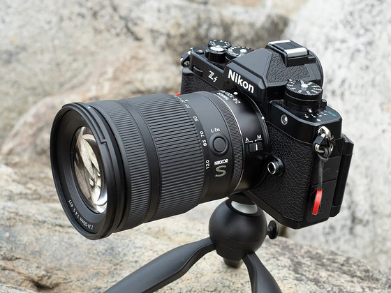 Nikon Zf + NIKKOR Z 24–120mm f/4 S + NEEWER CA063 grip
