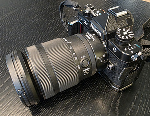 Nikon Zf + NIKKOR Z 24–120mm f/4 S + NEEWER CA063 grip (4 foto / 5)