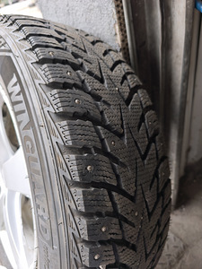 HONDA CR-V veljed talve rehvidega 225/65/17 (3 foto / 8)