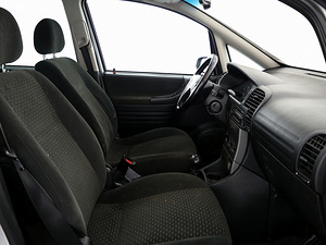 Opel Zafira Comfort ATM 2.2 108kW (6 фото из 8)