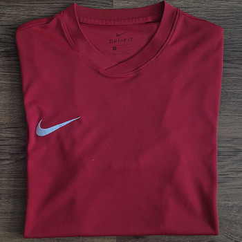 Nike Dri-FIT treeningsärk suuruses M