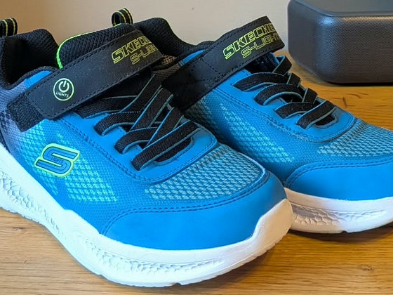 Мигающие кроссовки Skechers р. 34