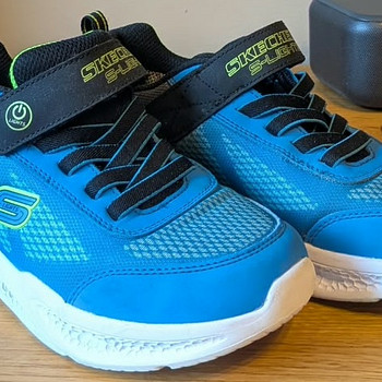 Skechers vilkuvad tossud s34