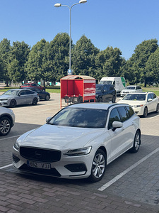 Volvo V60 2019 D4 (2 фото из 4)