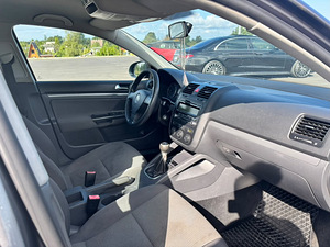 Volkswagen Golf (6 фото из 6)