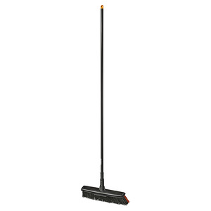 Уличная метла Fiskars Solid с черенком (4 фото из 4)
