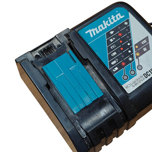Laadija Makita DC18RC (2 foto / 5)