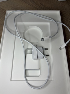 Apple iPad 9-го поколения 10,2" 64GB Wi‑Fi, в идеальном сост (6 фото из 8)