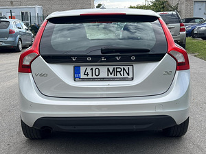 VOLVO V60 (8 фото из 11)