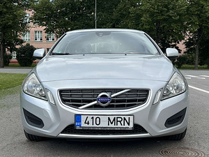 VOLVO V60 (3 фото из 11)