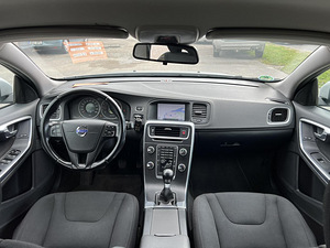 VOLVO V60 (10 фото из 11)