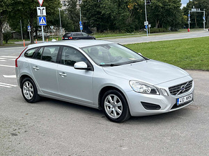 VOLVO V60 (2 фото из 11)