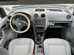 VOLKSWAGEN CADDY KOMBI (9 фото из 11)