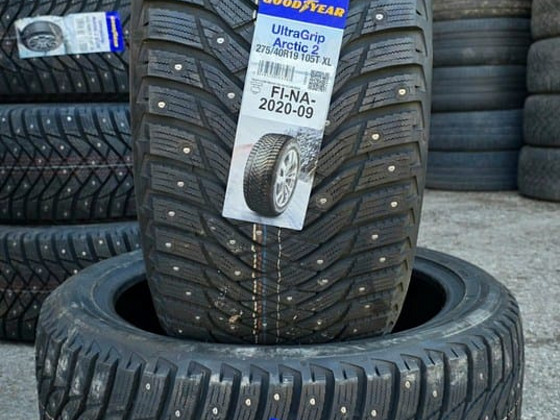 Шины R19 245/45 R19 и 275/40 R19 шипованные, 4 шт., новые