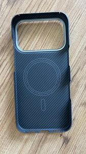Чехол для iPhone 17 Pro (2 фото из 2)