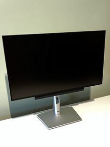 Dell U2424HE 24” USB-C monitor + soundbar (1 foto / 3)