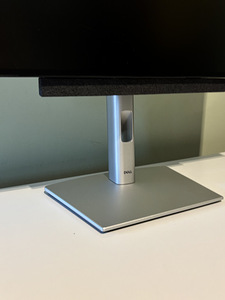 Dell U2424HE 24” USB-C monitor + soundbar (2 foto / 3)