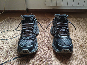 Balenciaga (1 фото из 10)