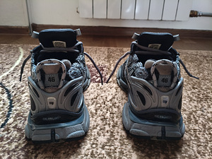 Balenciaga (3 фото из 10)