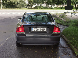 Volvo S60 (4 foto / 12)