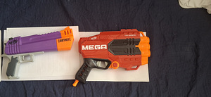 Пластиковое игрушечное оружие Nerf (5 фото из 10)