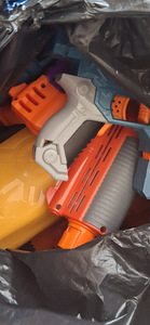 Пластиковое игрушечное оружие Nerf (10 фото из 10)