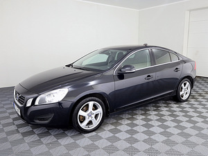Volvo S60 Momentum 2.0 D5 120kW (2 фото из 7)
