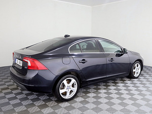 Volvo S60 Momentum 2.0 D5 120kW (3 фото из 7)