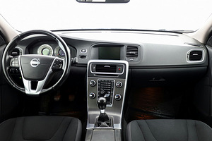Volvo S60 Momentum 2.0 D5 120kW (5 фото из 7)
