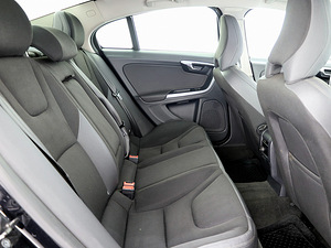 Volvo S60 Momentum 2.0 D5 120kW (7 фото из 7)