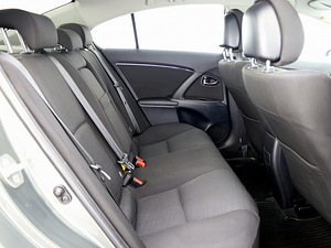 Toyota Avensis Elegance LPG ATM 2.0 112kW (7 фото из 9)