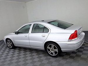 Volvo S60 Summum Facelift ATM 2.0 132kW (4 фото из 7)