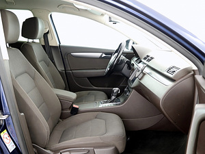Volkswagen Passat Comfortline ATM 2.0 TDI 125kW (6 фото из 7)