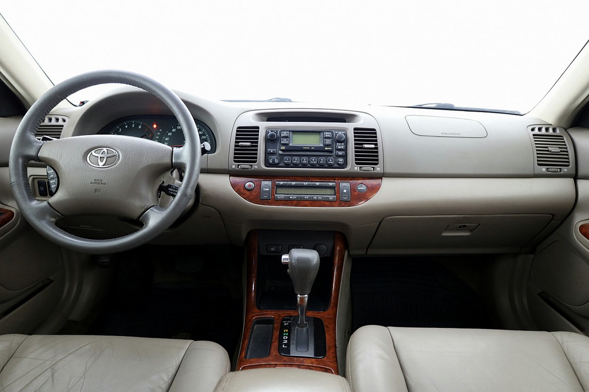 Toyota Camry Luxury ATM 2.4 112kW