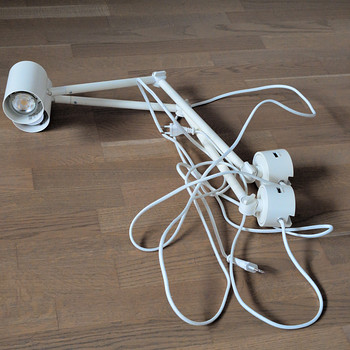 Настенные лампы с USB-зарядкой.