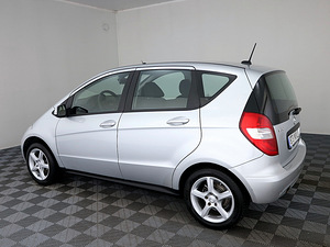 Mercedes-Benz A 160 Elegance Facelift 1.5 70kW (4 фото из 7)