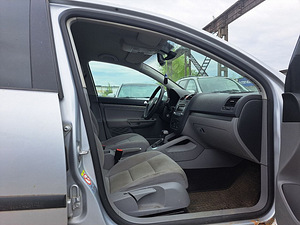 Volkswagen Golf Comfortline ATM 1.6 85kW (6 фото из 7)