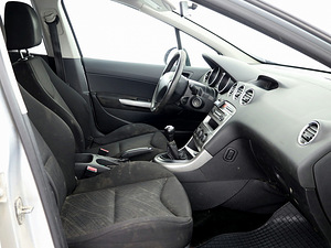 Peugeot 308 Elegance Facelift 1.6 HDi 68kW (6 фото из 7)