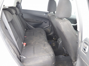 Peugeot 308 Elegance Facelift 1.6 HDi 68kW (7 фото из 7)