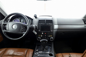 Volkswagen Touareg Highline ATM 2.5 TDI 128kW (5 фото из 7)