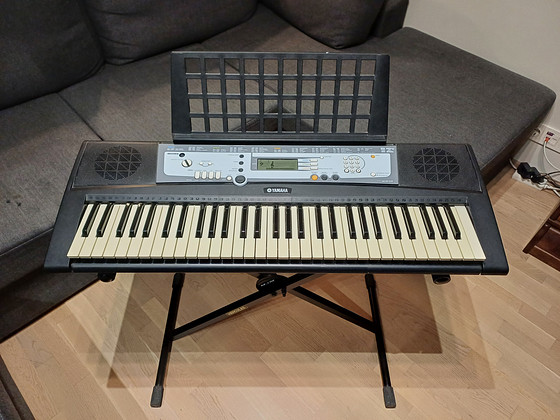 YAMAHA PSR E213