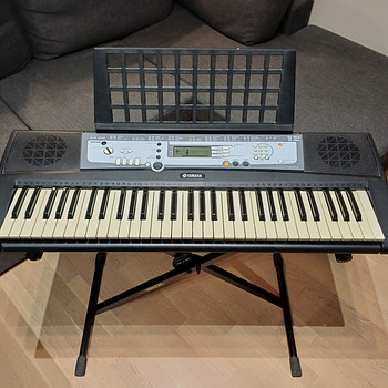 YAMAHA PSR E213
