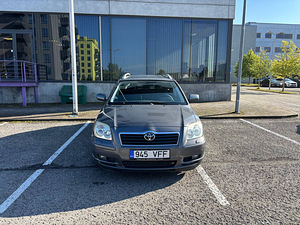 Toyota Avensis (2 фото из 9)