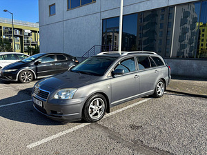 Toyota Avensis (3 фото из 9)