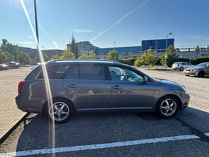 Toyota Avensis (4 фото из 9)