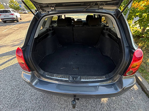 Toyota Avensis (6 фото из 9)