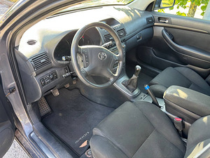 Toyota Avensis (7 фото из 9)