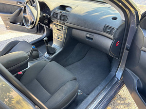 Toyota Avensis (9 фото из 9)