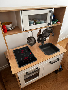 Детская игровая кухня IKEA + аксессуары (1 фото из 4)