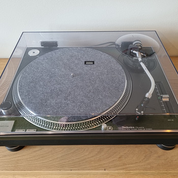 Legendaarne vinüülplaadimängija Technics SL-1210 MK2